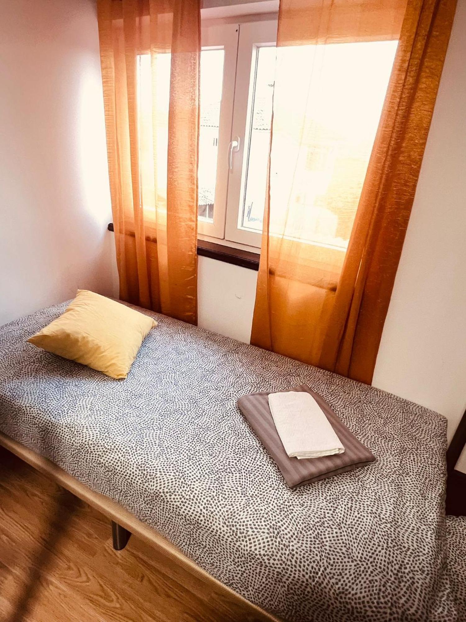 Hostel Golden Star Gião Екстериор снимка